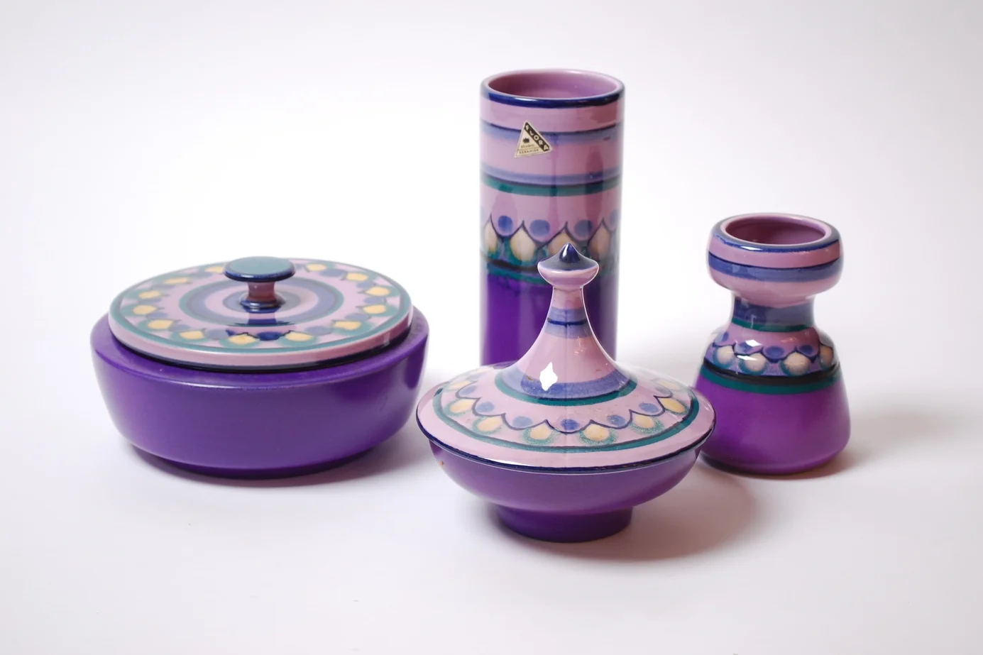 Flora Gouda hand decorated, Lila design 60's, Studio Keramik